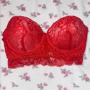 Elegant Red Lace Strapless Bra